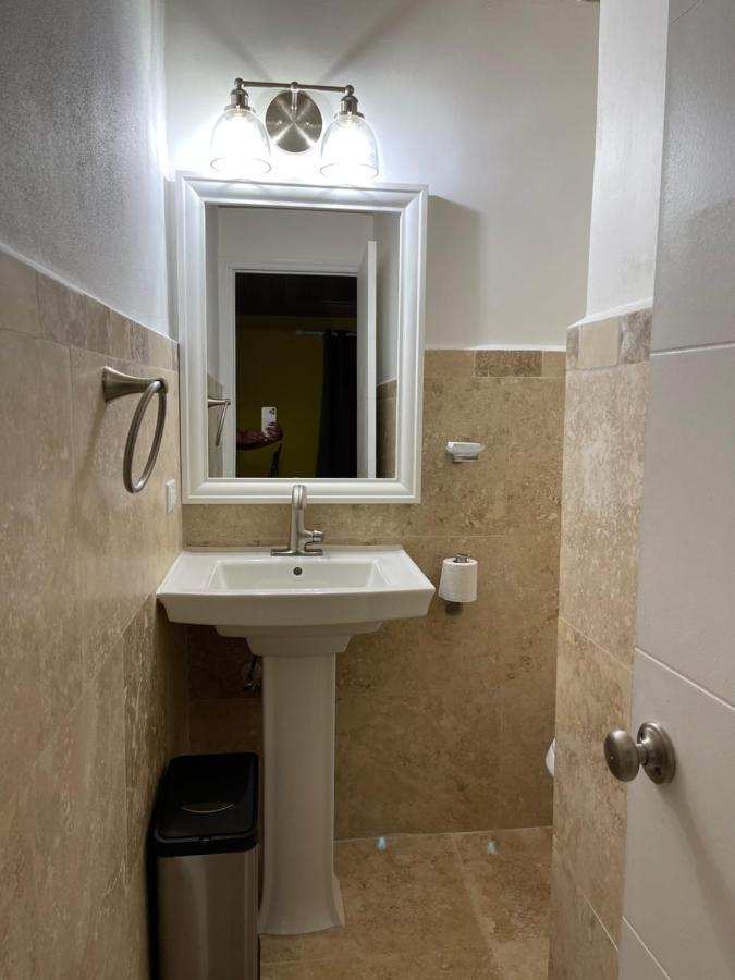 Sapphire Garden Townhouses George Town Extérieur photo