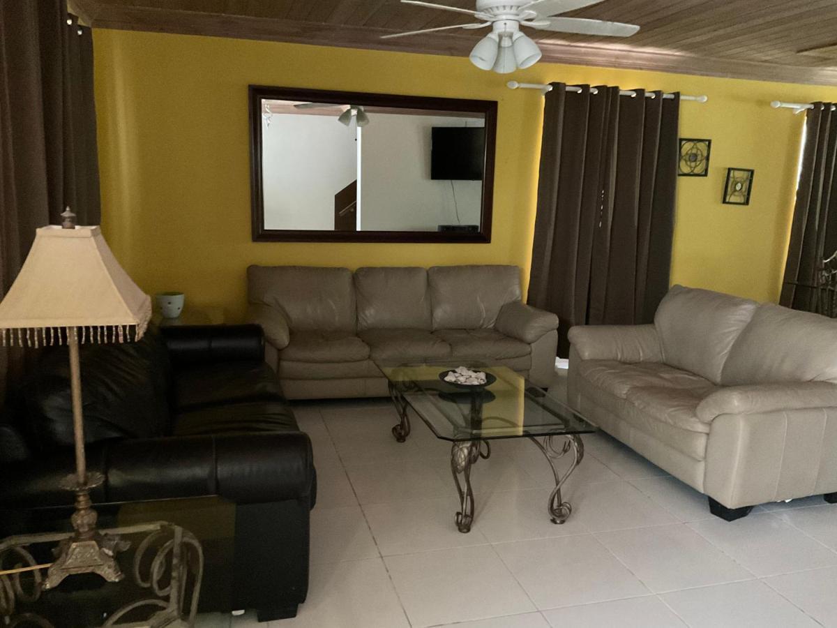 Sapphire Garden Townhouses George Town Extérieur photo